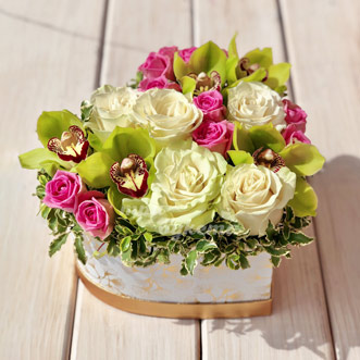 Сердце с розами и орхидеями Сердце с розами и орхидеями