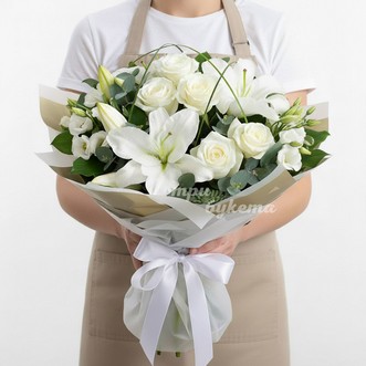 Букет из белых лилий и роз