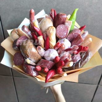 Букет из сыровяленой колбасы