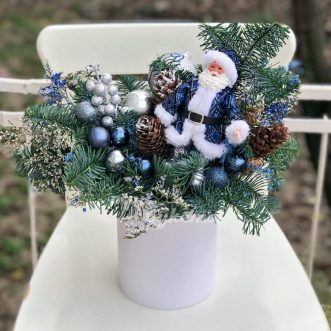 Хвойная композиция с дедом Морозом