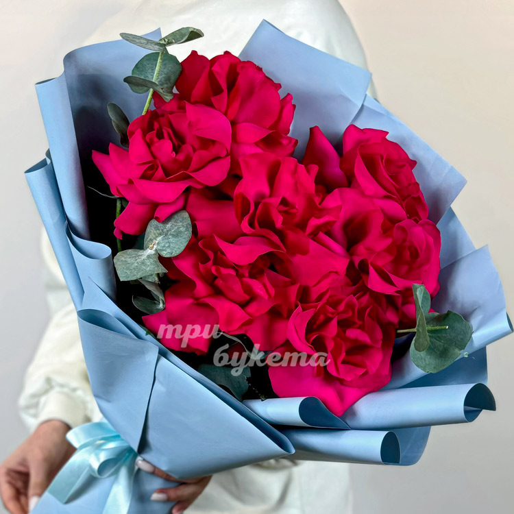 Букет из 7 розовых французских роз (крупный план)