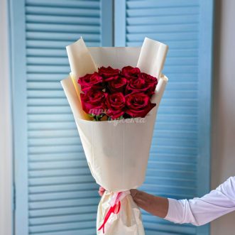 Букет из 9 красных эквадорских роз Букет из 9 красных эквадорских роз